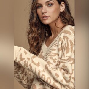 Lulu's V-Neck Leopard Print Sweater in Cream and Pink M/L NWOT